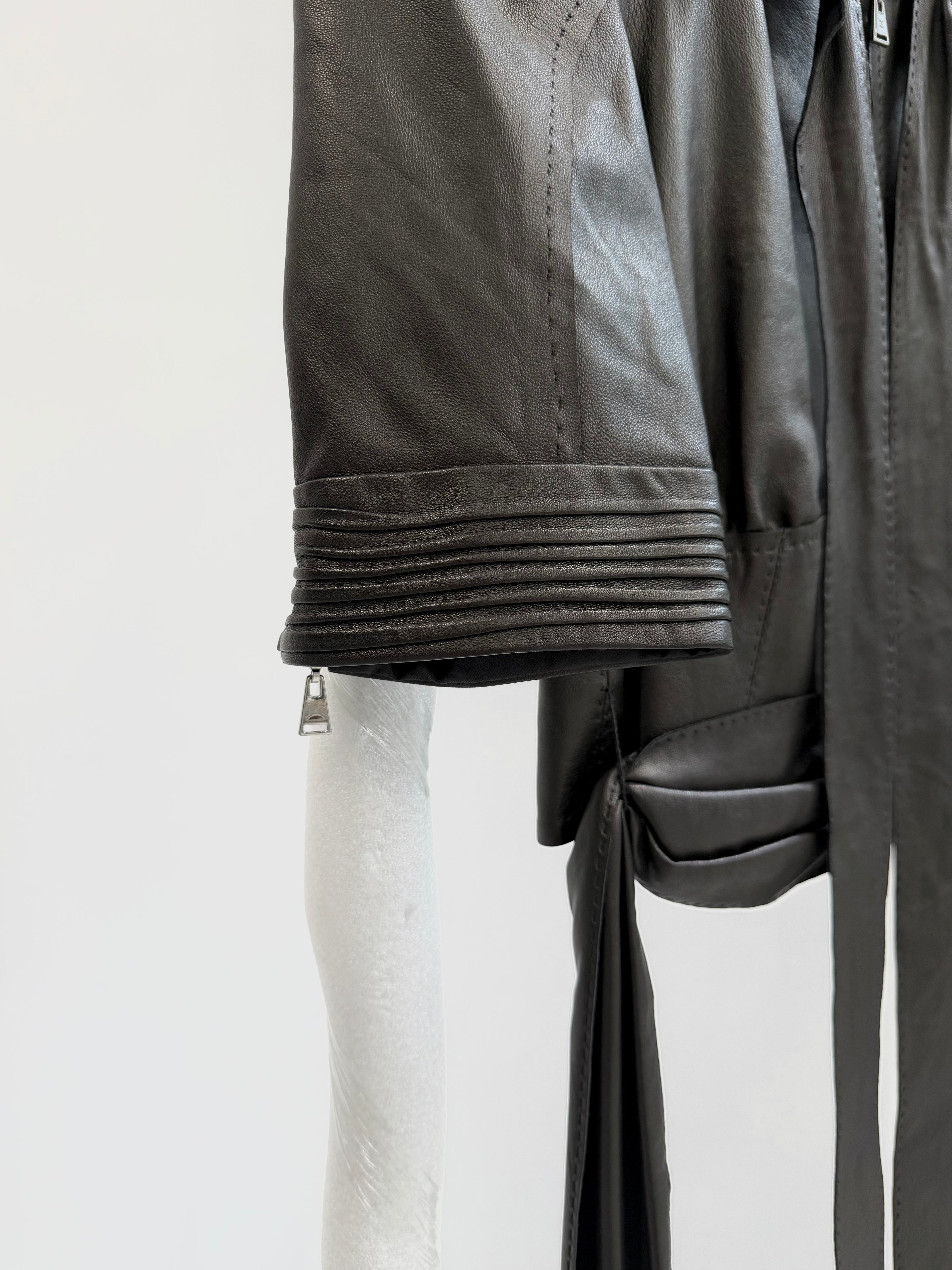 SS2005 Louis Vuitton by Marc Jacobs Runway Plongé Bow Top with Silk Lining and Back Bow Belt